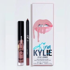 Kylie Jenner Lip Kit • Liquid lipstick & Liner• Decade